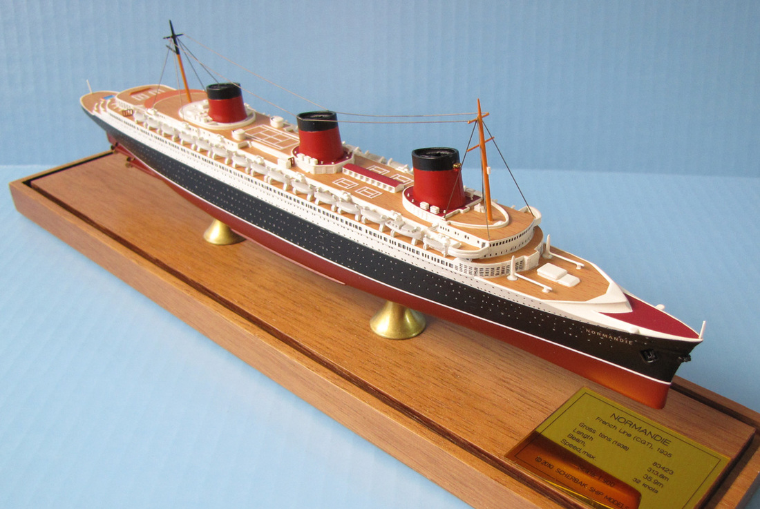 Ocean liner NORMANDIE, French Line 1:900 scale model by Scherbak, Picture