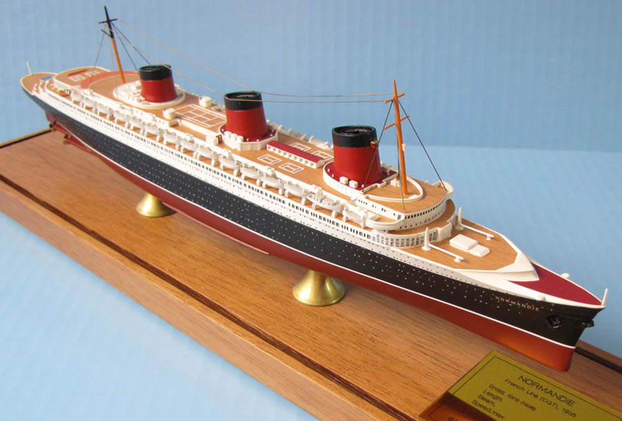 Ocean liner models 1:900 scale by scherbak