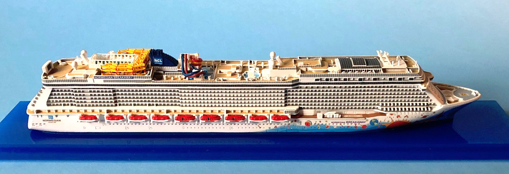 Norwegian Breakaway  1:1250 scale cruise ship model