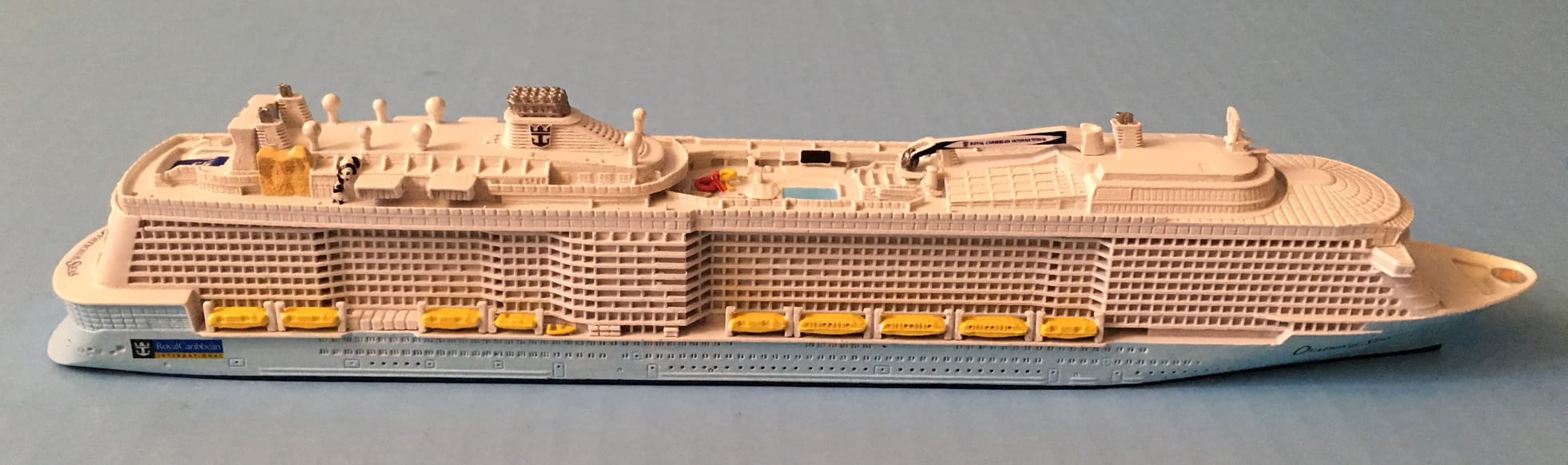 Ovation  of the Seas cruise ship model  1:1250 scale Picture