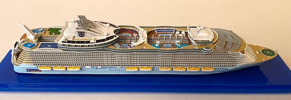 Oasis of the Seas and Allure of the Seas cruise ship model1:1250 scale by Scherbak, Picture