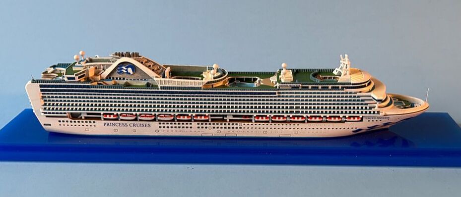 Crown Princess cruise ship model 1:1250 scale by Scherbak