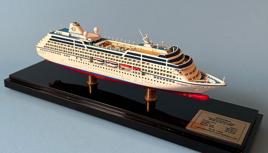 Oceania Insignia cruise ship model by Scherbak 1:900 scalePicture